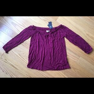 BRAND NEW Hollister Off-the-Shoulder Top (Size S)